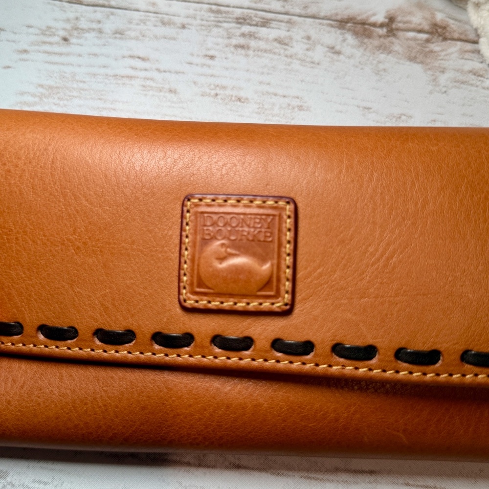 NWOT Dooney & Bourke Florentine Checkbook Organizer Wallet - Natural - Picture 6 of 7